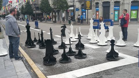 Un ajedrez gigante en el Paseo de los lamos