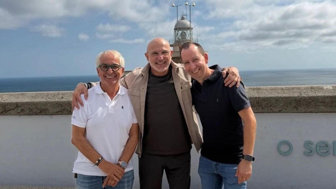 Luis de la Fuente, con Jes�s y Jacinto Picallo, en el hotel O Sem�foro de Fisterra