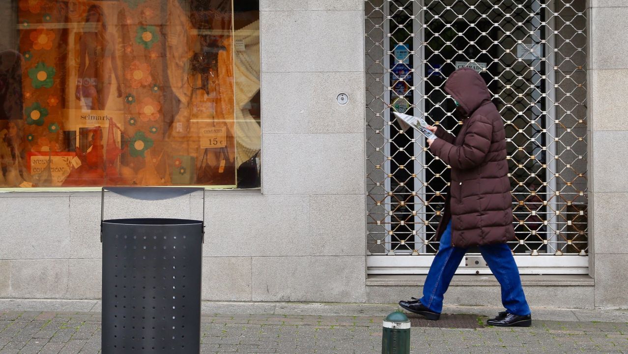 �Si uno tiene 30 Grand Slam, pero ning�n amigo, va a tener un futuro infeliz�.Un grupo de personas esperan a ser atendidas en una librer�a de Gij�n