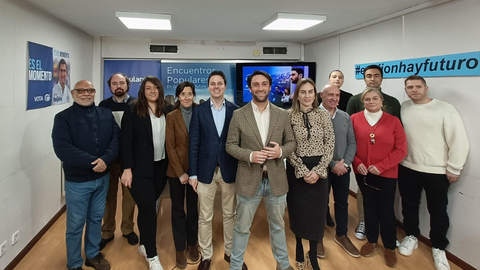 Presentaci�n de la candidatura del diputado popular en la Junta General del Principado de Asturias (JGPA) Andr�z Ruiz, en el centro, que opta a presidir el PP gijon�s