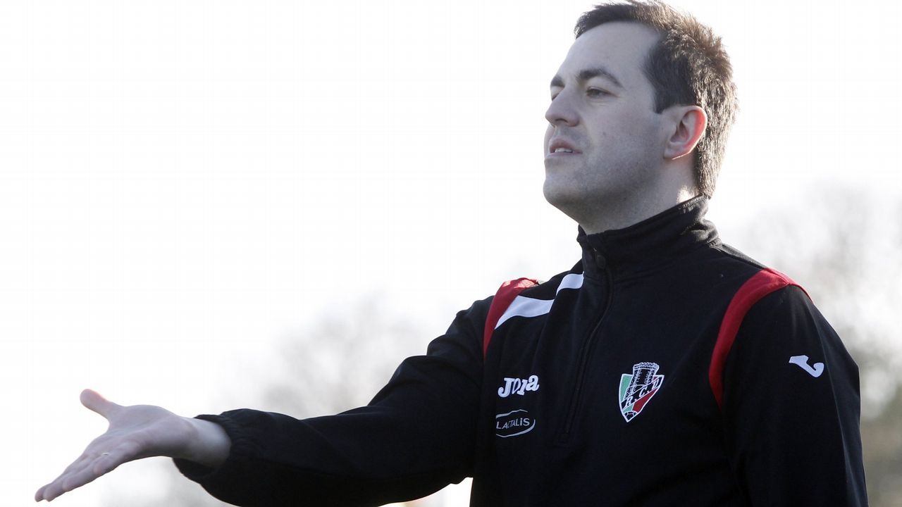 Jos� Camilo L�pez nunha exposici�n de fotograf�a de natureza que presentou anteriormente en B�veda