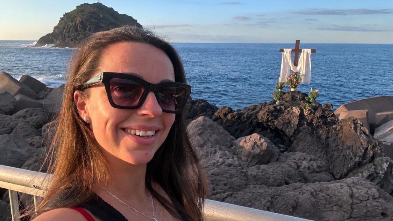 uxia.Ux�a, de Mi�o, es maestra de carrera en Canarias, donde aprob� las oposiciones en el verano del 2024