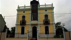La casa indiana Villa Modesta, ubicada en Foz, es propiedad de la familia de Carlos Couto