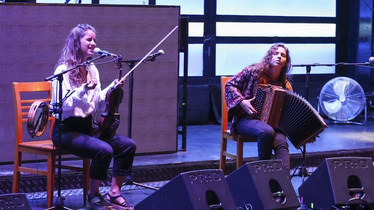 Caamao&Ameixeiras darn un concierto en la Praza de Santa Mara