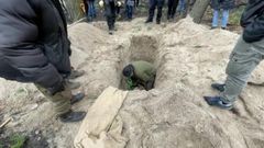 Los soldados rusos ocultaron bajo tierra los cadveres para esconder su rastro