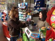 Barc�n, hablando esta ma�ana con la due�a de un negocio