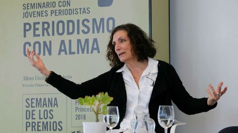 La Premio Princesa de Asturias de Comunicaci�n y Humanidades, Alma Guillermoprieto, durante el seminario de periodismo en el Niemeyer