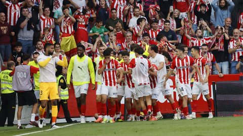Derbi asturiano entre el Real Sporting de Gijon y el Real Oviedo en El Molin�n