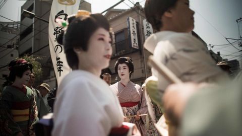 Desfile de geishas durante el festival Sanja Matsuri en Tokio (Japn).