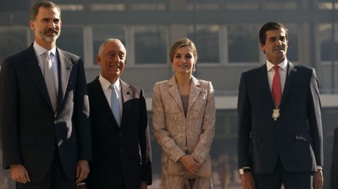 Los reyes, recibidos por el presidente de la República portuguesa, Marcelo Rebelo de Sousa, y el alcalde de Oporto, Rui Moreira.