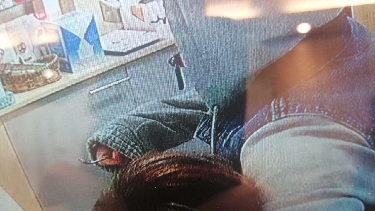 Atraco en una�farmacia de A Coru�a.Presentaci�n del plan estrat�gico para el Xacobeo 2021