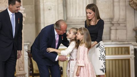Acto de firma de la ley orgnica en el que el rey Juan Carlos firma la abdicacin en el futuro rey Felipe VI en septiembre del 2014. 