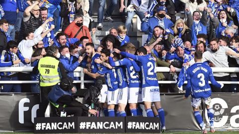 Los futbolistas del Real Oviedo celebran el 0-1 ante el Burgos en El Planto