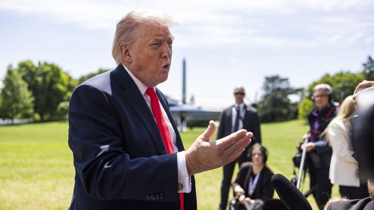Trump anuncia una iniciativa «humanitaria» para permitir la salida de los buques atrapados por el cierre de Ormuz
