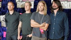 Foo Fighters en una imagen de archivo con Taylor Hawkins (segundo por la derecha)
