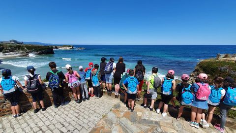 
A group of Galician schoolchildren doing the Camino del Mar last summer, near Viveiro