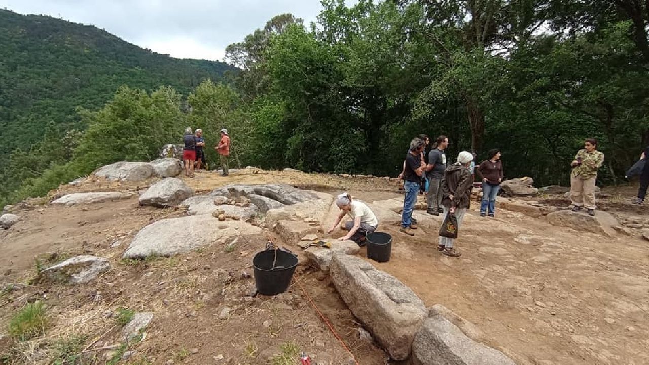 Jenaro de la Fuente Álvarez.Un aspecto de las excavaciones realizadas el pasado mayo en el yacimiento arqueológico de O Preguntoiro, en Pantón 