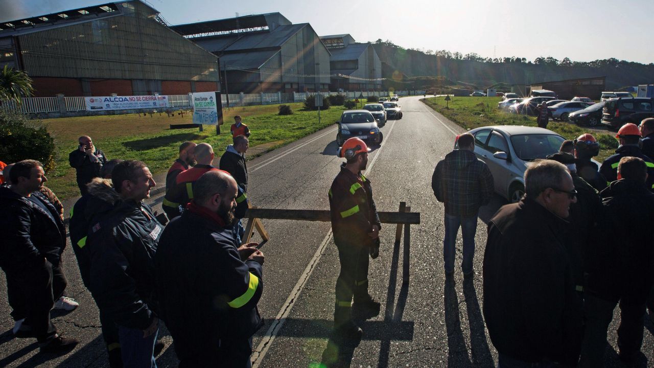 Fernando Sim�n analiza la situaci�n del coronavirus en Espa�a. Los trabajadores de Alcoa han cortado el tr�fico de la carretera de acceso a la f�brica de Avil�s