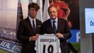 Álvaro Odriozola con Florentino Pérez.Álvaro Odriozola en su presentación como nuevo futbolista del Real Madrid con Florentino Pérez.