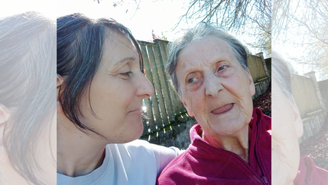 Marta �lvarez, junto a su madre