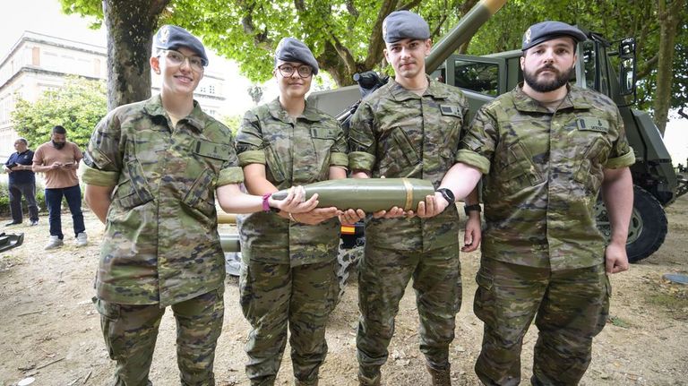 Los jóvenes de la Brilat en Galicia: «Pasar de la hostelería a ser militar es increíble»