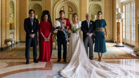El conde de Osorno Carlos Fitz-James Stuart y Belén Corsini, acompañados por (de izquierda a derecha) el duque de Huéscar, Matilde Solís, duque de Alba y Sofía Palazuelo