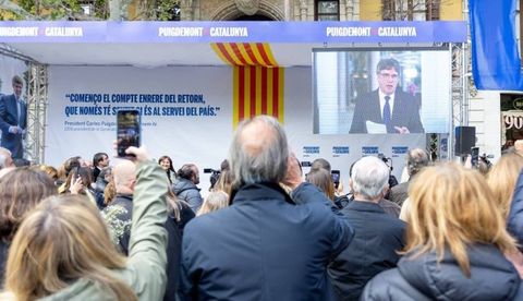 El candidato de Junts a la Generalitat, Carles Puigdemont, presenta telemticamente su nuevo libro