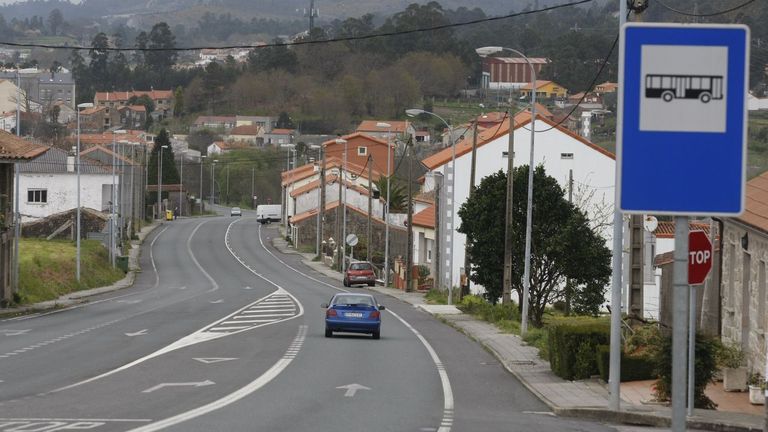 Un autobús atropella a cuatro jóvenes a la salida de una fiesta universitaria en una discoteca de Pontecesures