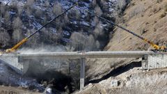 Trabajos de demolicin del viaducto corto en sentido Madrid