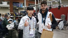 Mateo Rubal Fanego (a la derecha), con el soldador coreano que gan la competicin en Cleveland, Ohio