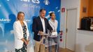 Carlos Iturgaiz, junto a los también dirigentes del PP, Raquel González y Eduardo Andrade en una rueda de prensa el pasado mes