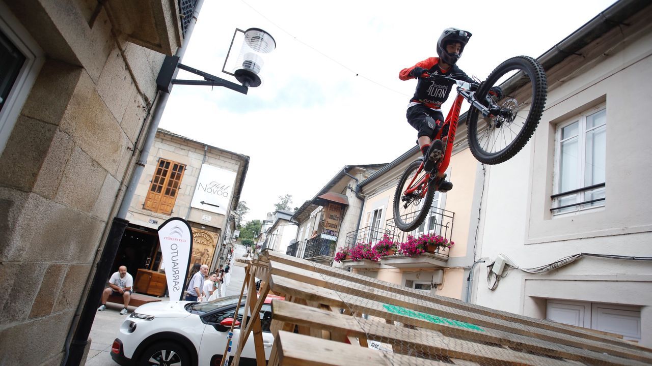 El Descenso urbano de Sarria, espectaculo en estado puro.Despedida de la anterior corporaci�n