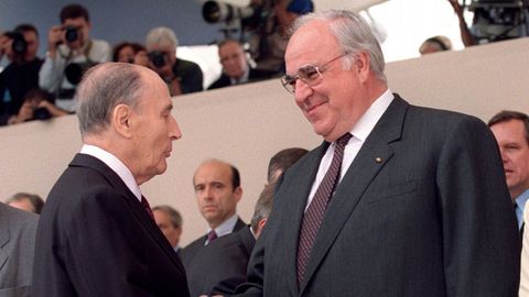 Junto a Mitterrand en el 1994. 