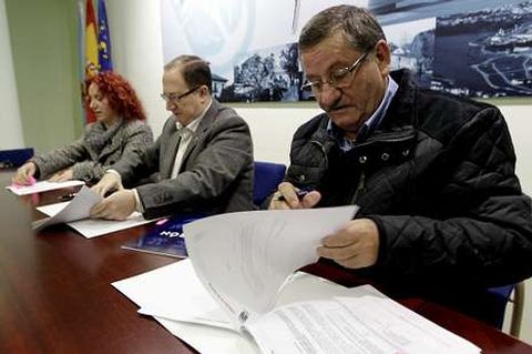 Garca, Blanco y Gonzlez en la firma del convenio. 