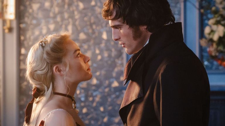 «Cumbres borrascosas»: Lujuria impostada y envuelta en celofán