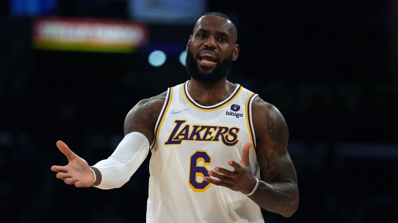 La camiseta de LeBron James, el gran triunfo de los Lakers esta