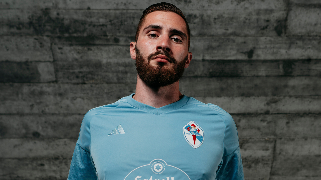 El Celta presenta la camiseta del centenario