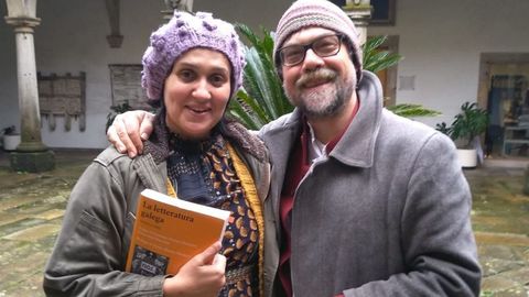 Gemma Álvarez Maneiro e Giovanni Borriero, na presentación do seu libro en Santiago