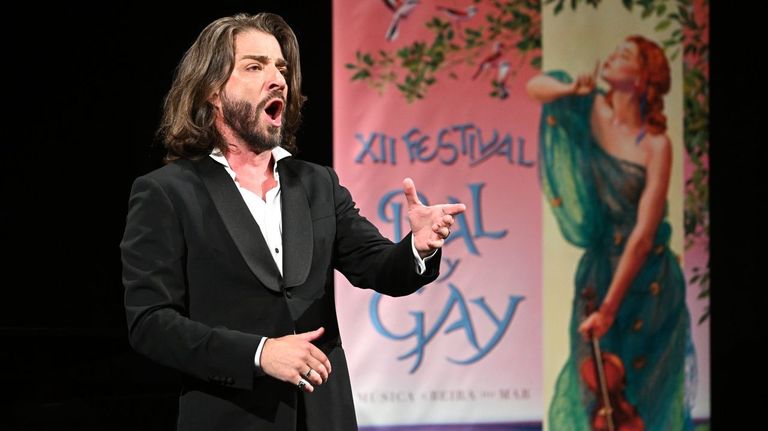 Borja Quiza, cantante de ópera: «Está fuera de toda duda de que Sinatra es uno de los cantantes melódicos más importantes de la historia»