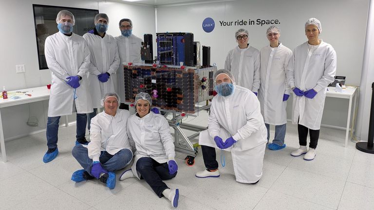 Ossie, el primer vehículo español que moverá satélites en el espacio, ya está listo en Nigrán