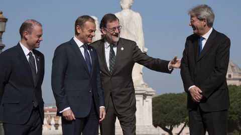 Mariano Rajoy, junto al primer ministro italiano, Paolo Gentiloni; el presidente del Consejo Europeo, Donald Tusk, y el primer ministro de Malta y presidente de turno de la UE, Joseph Muscat