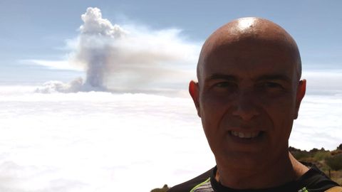 Suso Valverde, médico ourensano al que la erupción del volcán le sorprendió estando de vacaciones en La Palma. 

