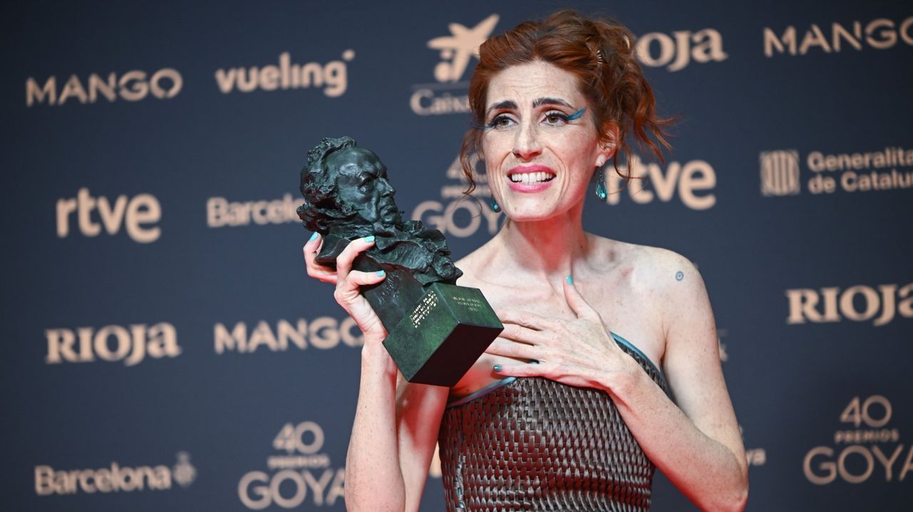 Discurso de Varo L&oacute;pez, tras ganar el Premio del P&uacute;blico en el Festival de M&aacute;laga.La protagonista de la pel&iacute;cula, Miriam Garlo, posando con su Goya