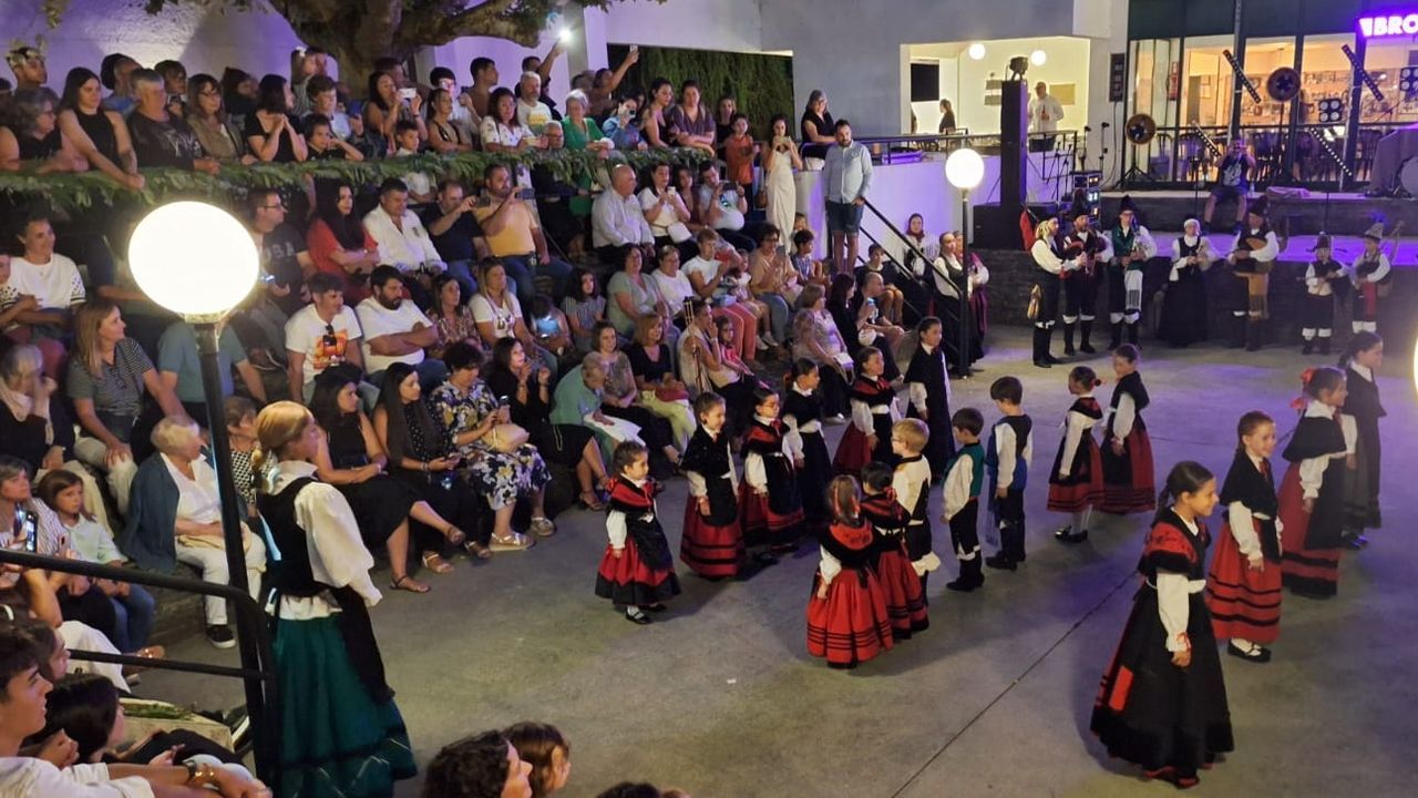La Vuelta recorri la provincia de Lugo.Sarria celebra durante el fin de semana su tradicional Noite Meiga