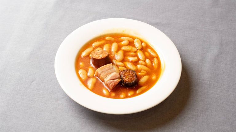 Fabada de Casa Morán, ganadora de «La Mejor Fabada del Mundo» 2025.