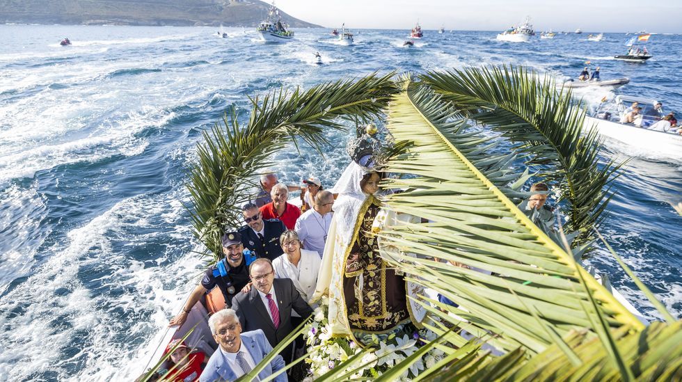 Festas do Mar en Malpica: as fue, en imgenes, la procesin martima.Vern disfrut del festival urbano Extruga na ra