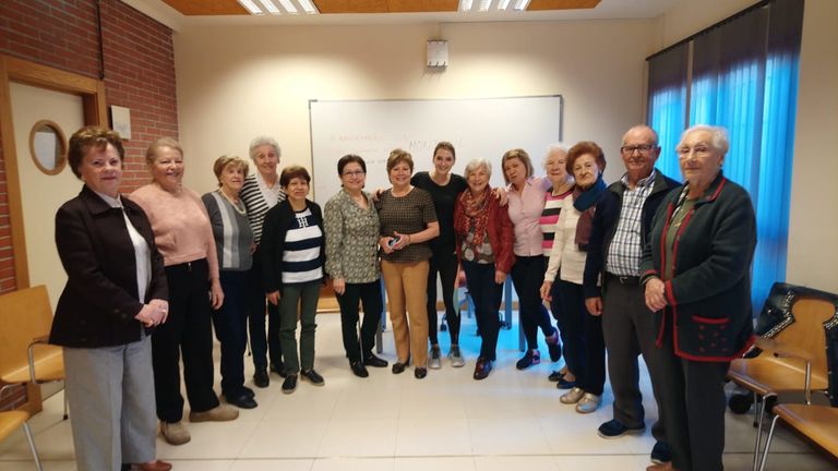 Socios de Asopeve tras la celebración de una reunión