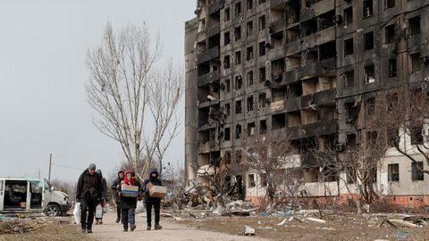 Bloque de viviendas bombardeado en Maripol
