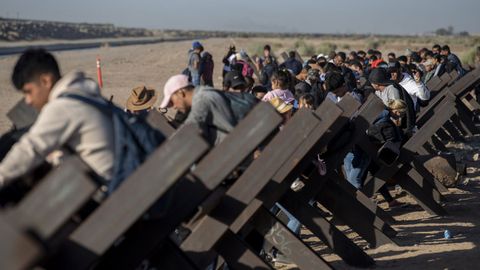 Migrantes en la frontera con Arizona.