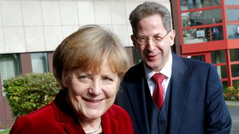 Merkel, en una foto de archivo junto al relevado Maassen